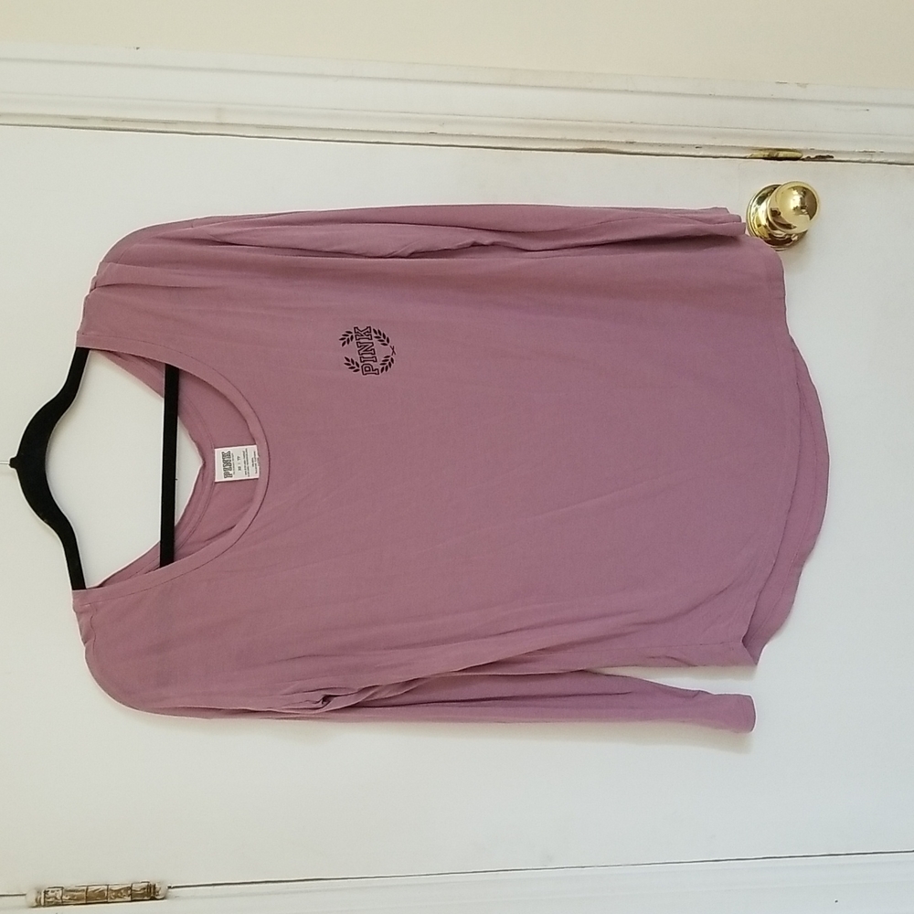 VS Pink tee